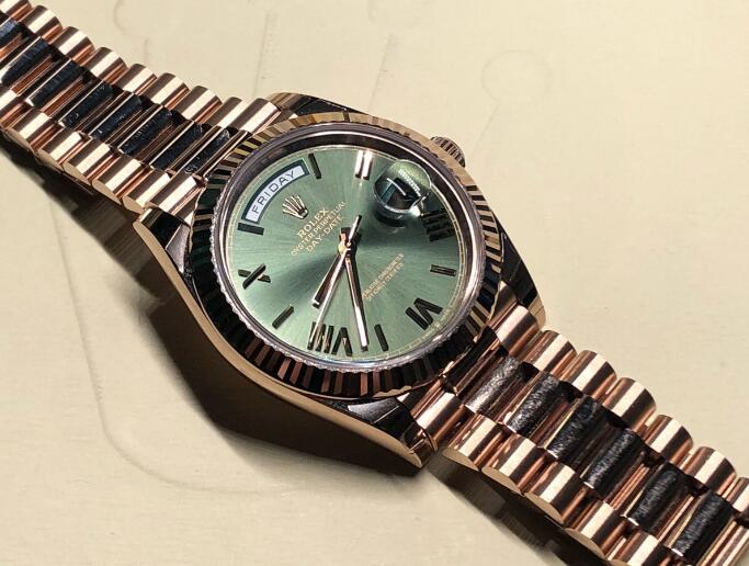 The olive green dial looks special and charming.