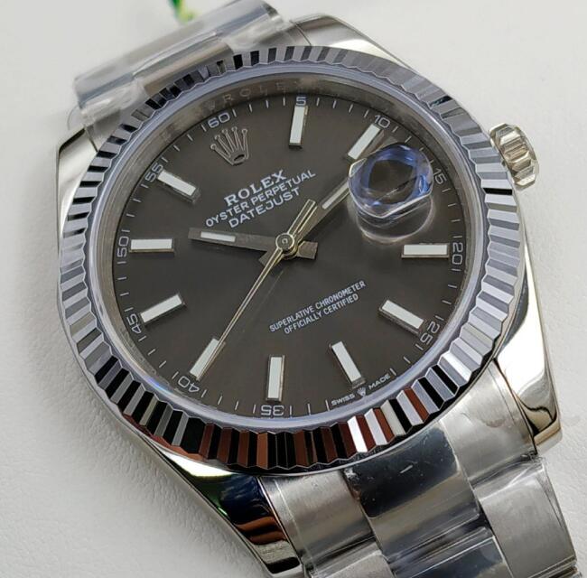 Online Rolex replica watches combine steel and white gold materials.