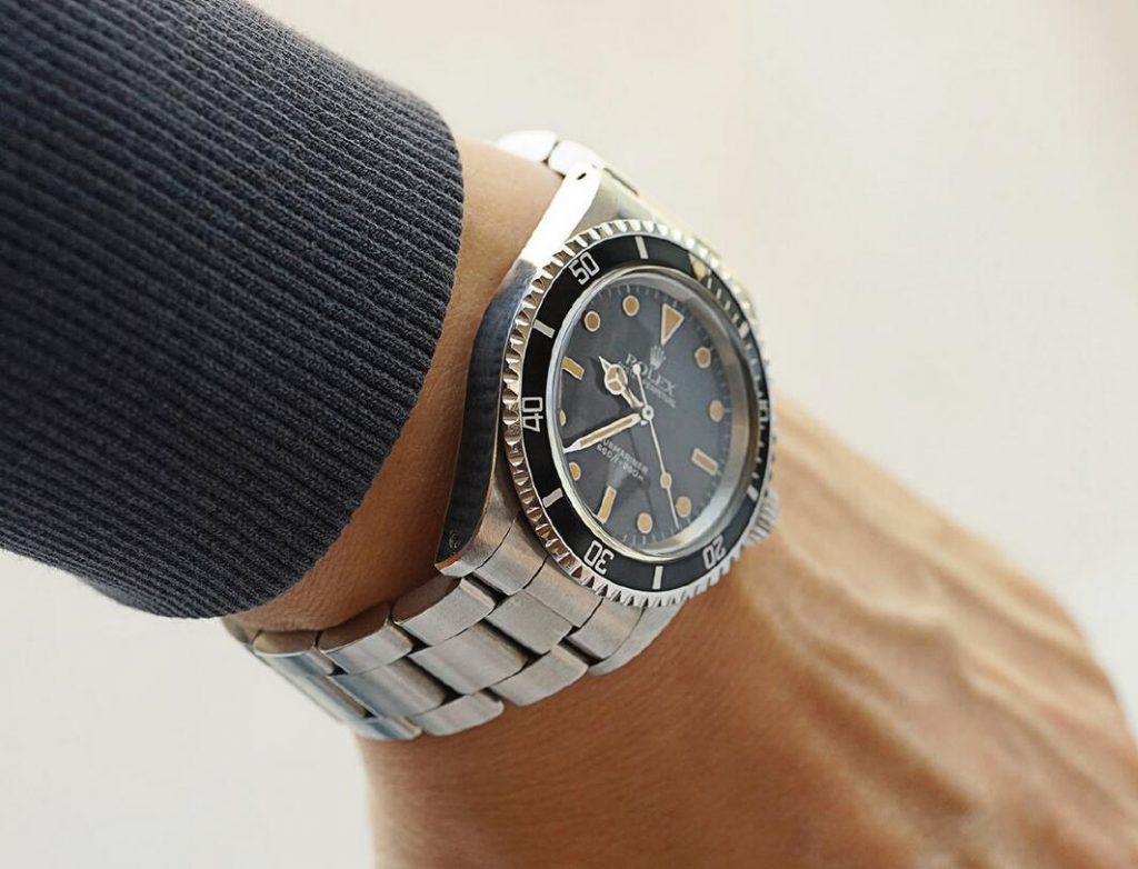 Best cheap replica watches are classic for the black color.